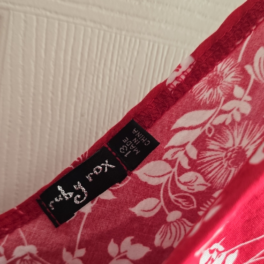 Ruby‎ Rox Red and White Floral Blouse - Picture 2 of 5
